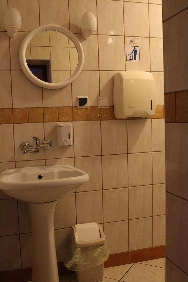 Aleksandrów Łódzki Bar Malwaモーテル エクステリア 写真