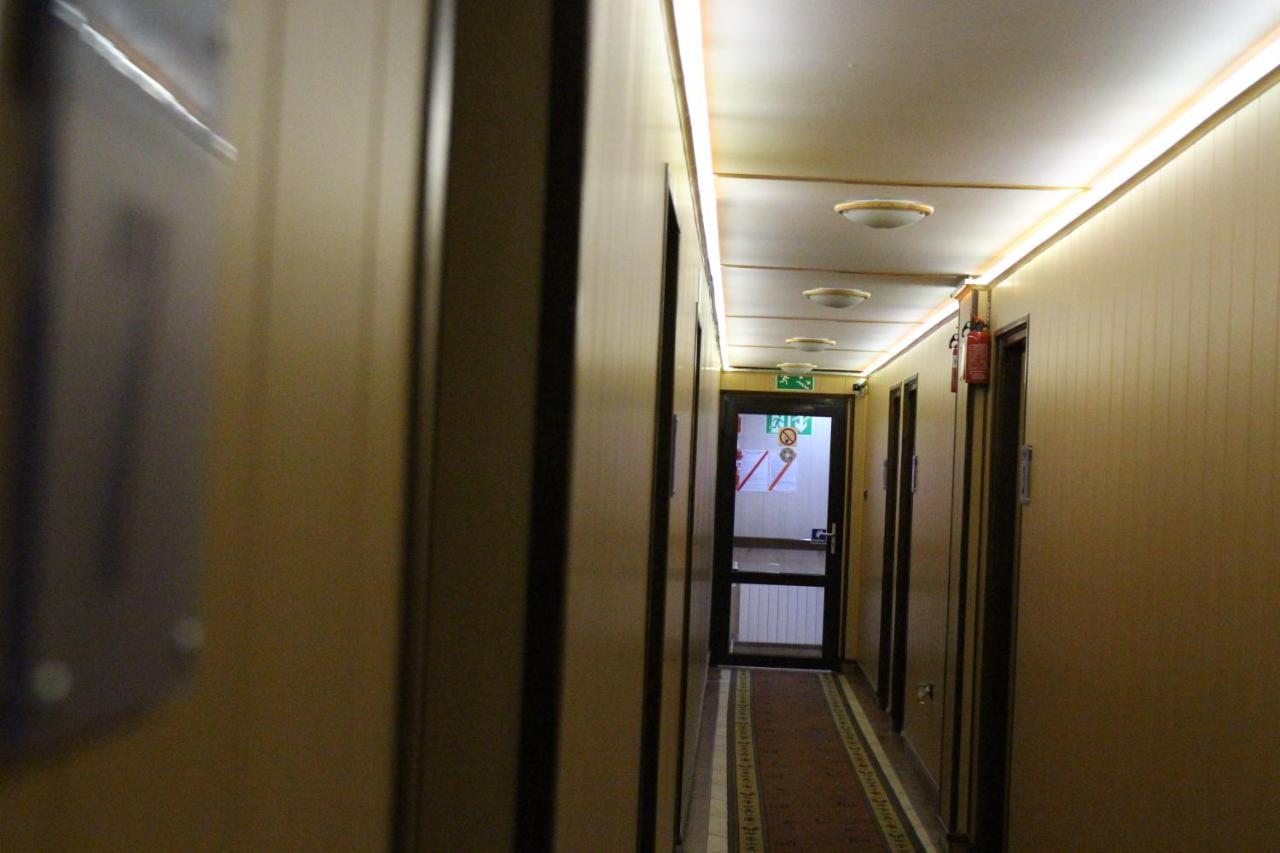 Aleksandrów Łódzki Bar Malwaモーテル エクステリア 写真
