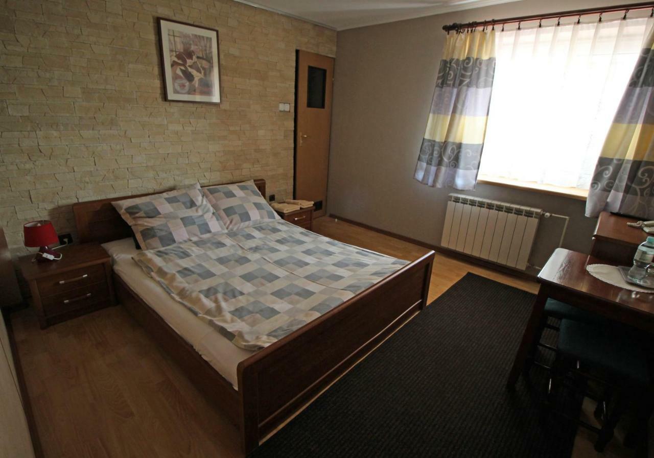 Aleksandrów Łódzki Bar Malwaモーテル エクステリア 写真